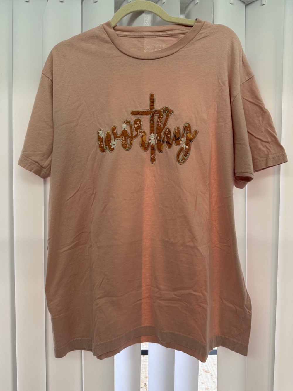 Embroidered 'worthy' Graphic Tee in Dusty Rose